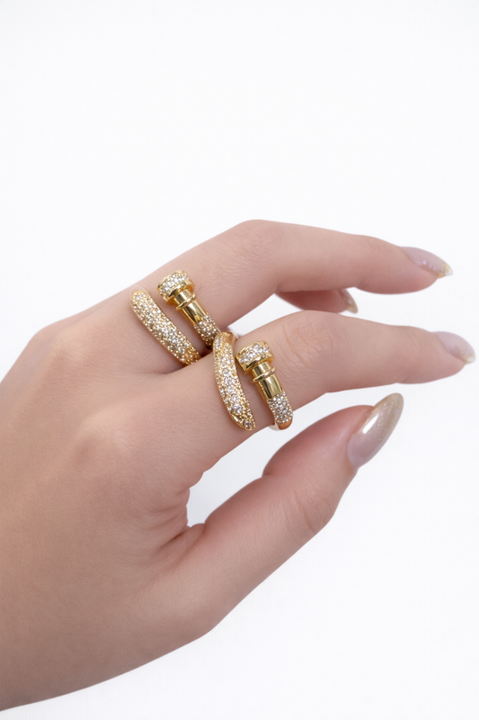 Anillo clavo zirconias